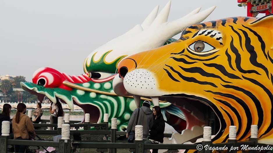pagoda-leon-tigre-kaohsiung