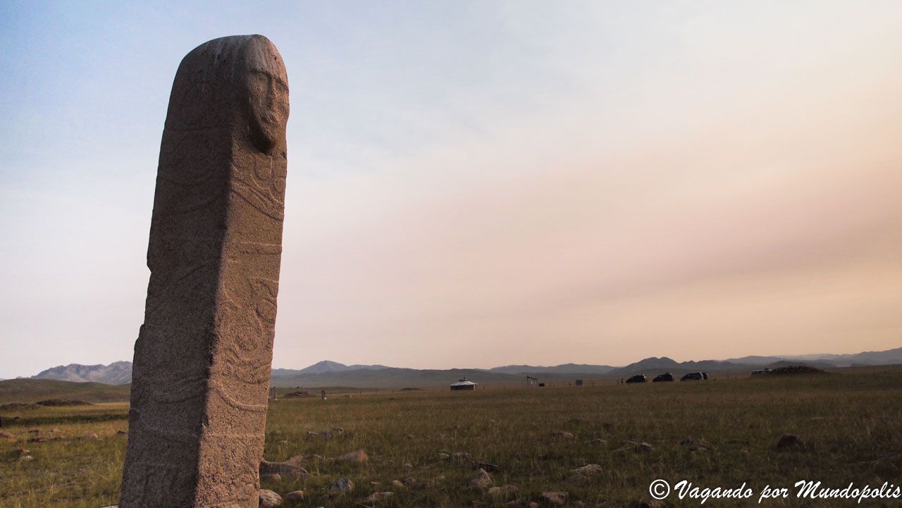 Uushigiin-Uver-deer-stones-mongolia
